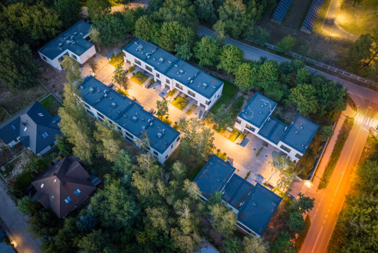 Profesjonalna sesja zdjęciowa z drona dla firmy deweloperskiej